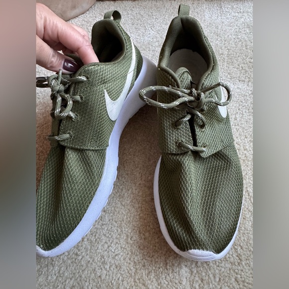 Nike Roshe - Picture 1 of 5